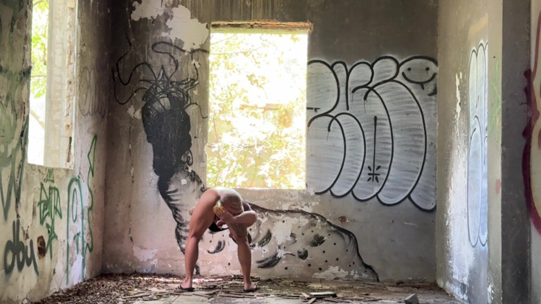 ortizjona: Utomhus klä av sig, gym pose, dildo övergiven byggnad och dildo...