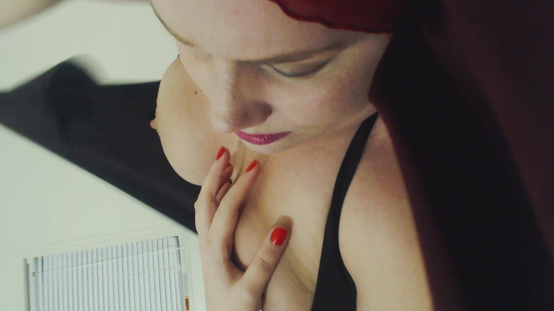 Scarlet Vixen: Popíjení fetiš hraní se sebou