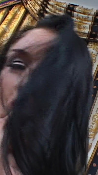 Ahegao slut stuffs pingando buceta com brinquedo de vidro