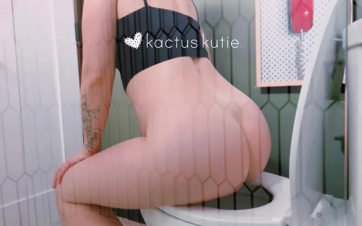Kactus kutie: Voyeur Pee at a Sleepover Party