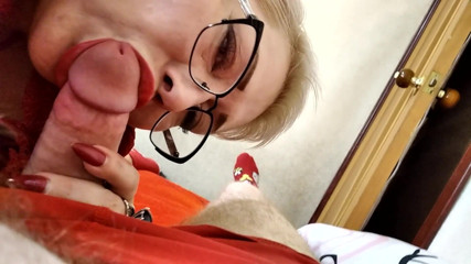 AimeeParadise: Zeiță curvă matură în lenjerie roșie suge pula și se fute pe îndelete......