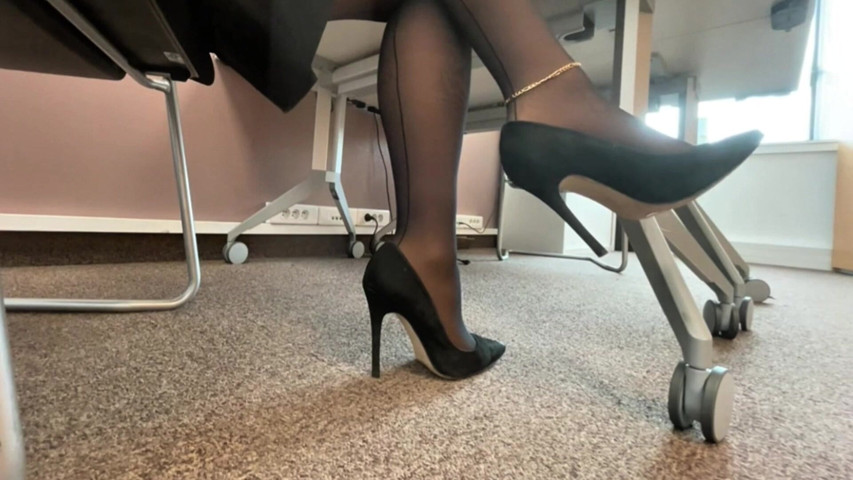 Look at My Feet While I Ignore at Work (Niki studio)