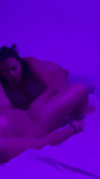 Sen z najlepszymi przyjaciółmi kończy się ekscytującą sceną lesbijek