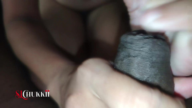 SL Chukki: Komal aplicando crema hermanastro haciendo preñada