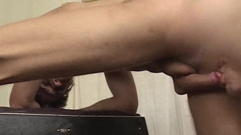 SEXUAL SIN GAY: Pertemuan pria -1_two cewek kurus saling pantat satu sama lain tanpa...