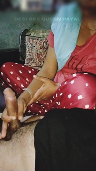 Desi heißes mädchen handjob ihrer freundin mit vergnügen, wichsendes mädchen