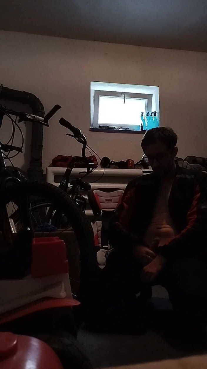 kickerscooter: Masturbuje się