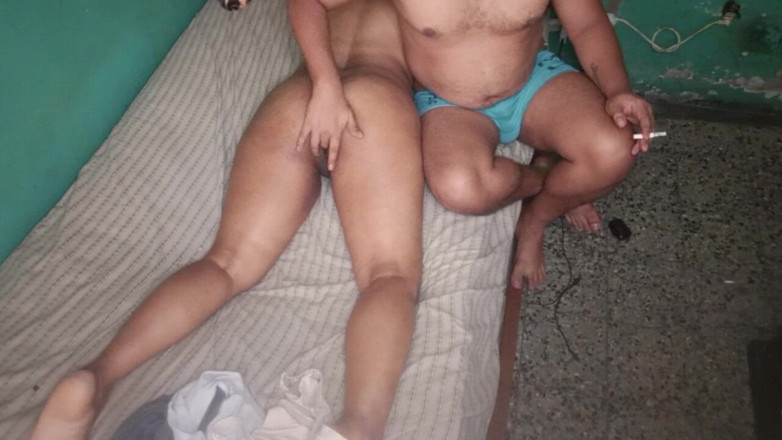 BigassMILF40: Büyük götlü flörtöz esmer orta yaşlı seksi kadın için kremsi...