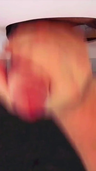 Apenas uma lambida. e você será fisgado. Adorando seu pau sem cortes no Gloryhole