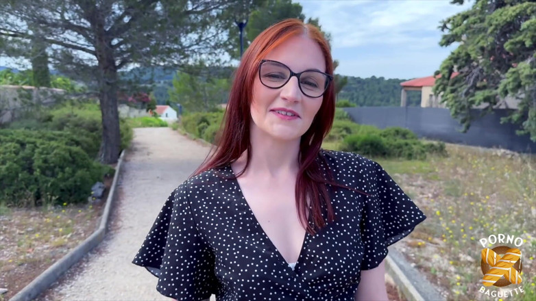 Porno Baguette: Lavyana, wunderschöne rothaarige, will, dass zwei schwänze sie knallen