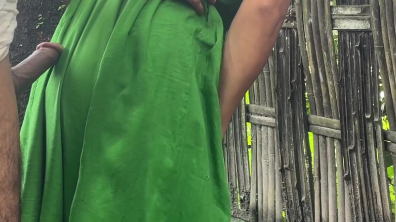 Bongcouplexxx: Kolkata Desi Bhabi buigt voorover en wordt buitenshuis gecreampied onder...