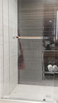 Echte hete vrouw milf camgirl Jess Ryan onder de douche