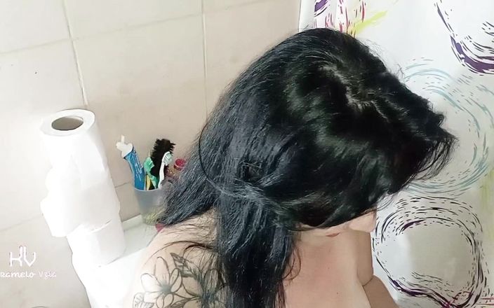 KarameloVzla: Mi padrastro me vio mostrando mis tetas en una videollamada...