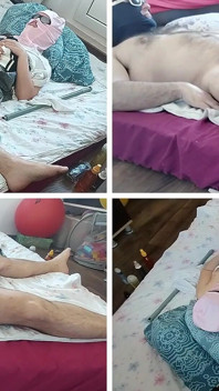 Isteri memberikan saya footjob. Saya memancut mani di badan isteri saya