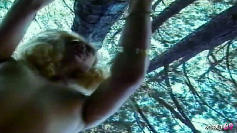 Shemale TS Collection: Pertemuan Tinder mengongkek shemale kurus blonde dengan zakar tebal dalam...