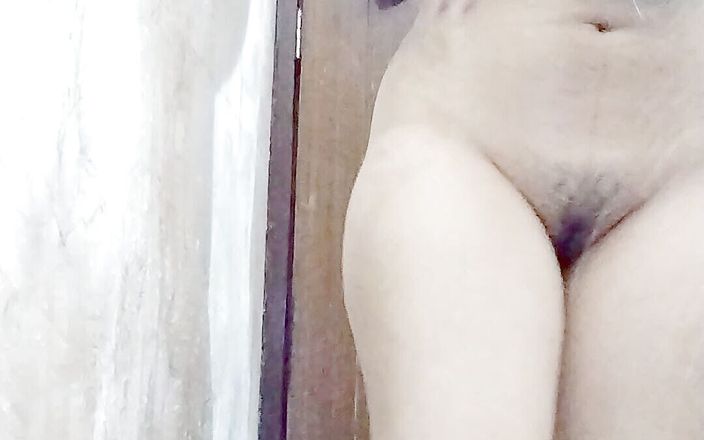 Riyathakur: Cô gái tuổi teen 18 tuổi trong phòng tắm