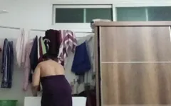 Si sta cambiando il vestito