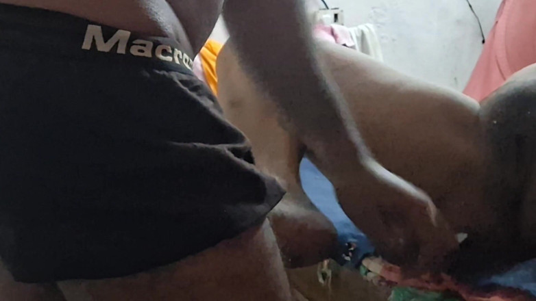 Busty Banuu: Die muschi der vollbusigen banuu bhabhi wird gefickt, indem sie...