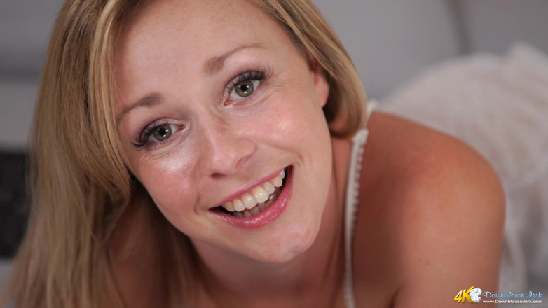 DownblouseJerk: Drzá kozatá masturbace - JOI