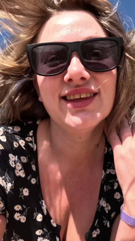 POV Pas De Culotte Sous Une Robe Courte Sur La Plage Publique