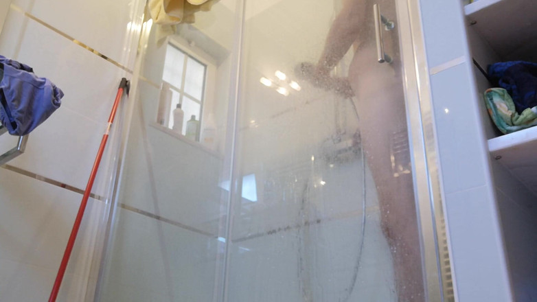 Rafael Torreano: Gorący i gładki tata bierze prysznic