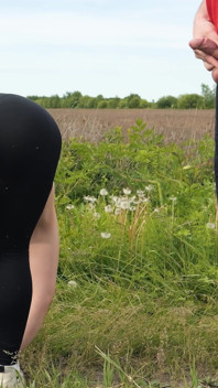 560 fremde kommen auf den arsch eines Sportmädchens in leggings! Das ist großartig
