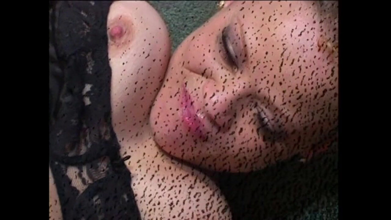 MILF still slut: Versaute MILF sehnt sich nach jungem schwanz