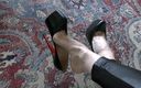 Lady Victoria Valente: Xem tôi trong đôi giày cao gót nền tảng cực đoan của...