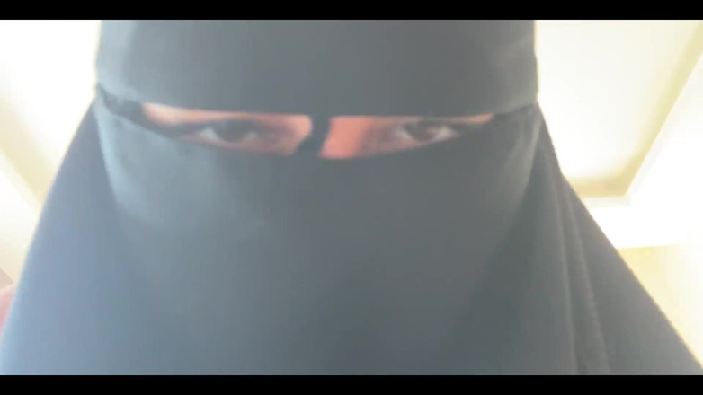 Lux Eva: Pembantu berhijab rela dientot habis-habisan di kamar hotel demi uang.