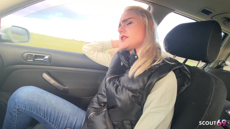 Scout69: Deutsche blonde anhalterin abgeholt und bekommt riskanten pOV-outdoor-fick im auto