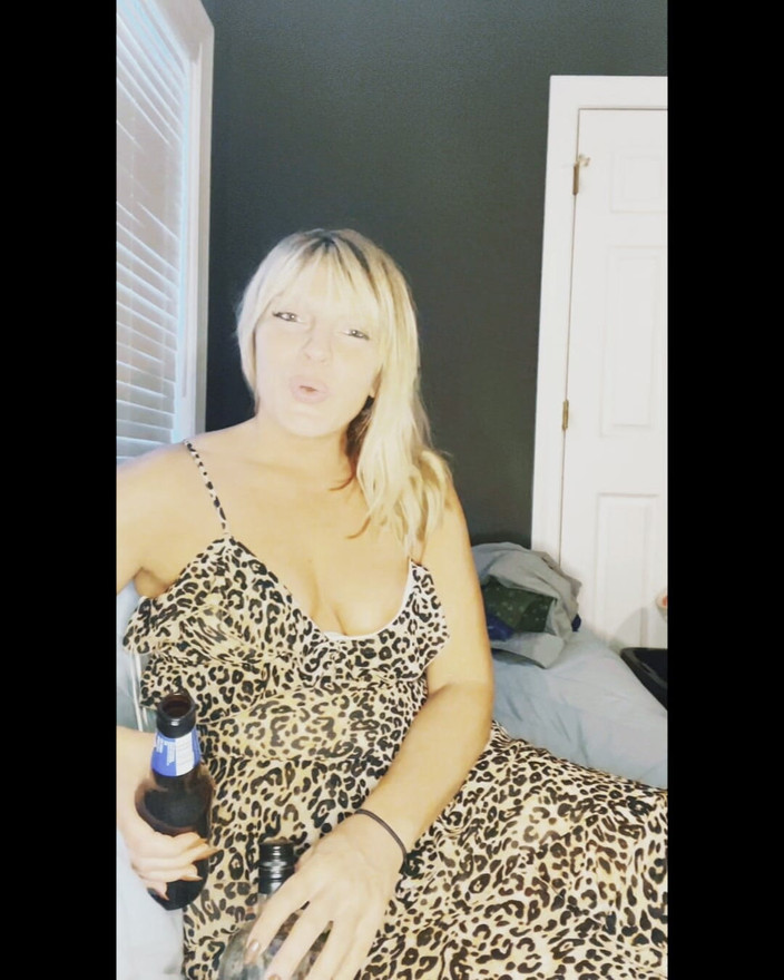 Whitneylane: टिंडर डेट मेरे सेक्स टॉयज बनने के लिए सिकुड़ गई है