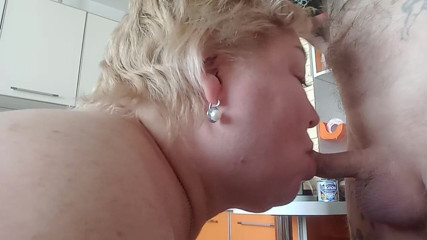 Zona901: Une MILF BBW me suce la bite et se fait...