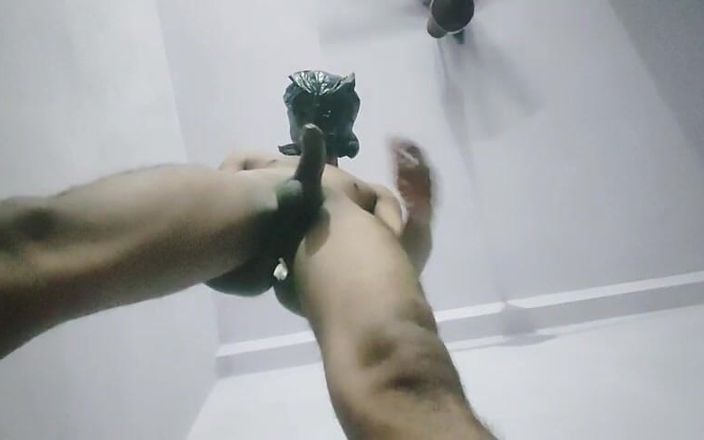 Indian BBC: Я вставляю свой собственный хуй в мою задницу и кончаю внутрь, трах огромного черного члена