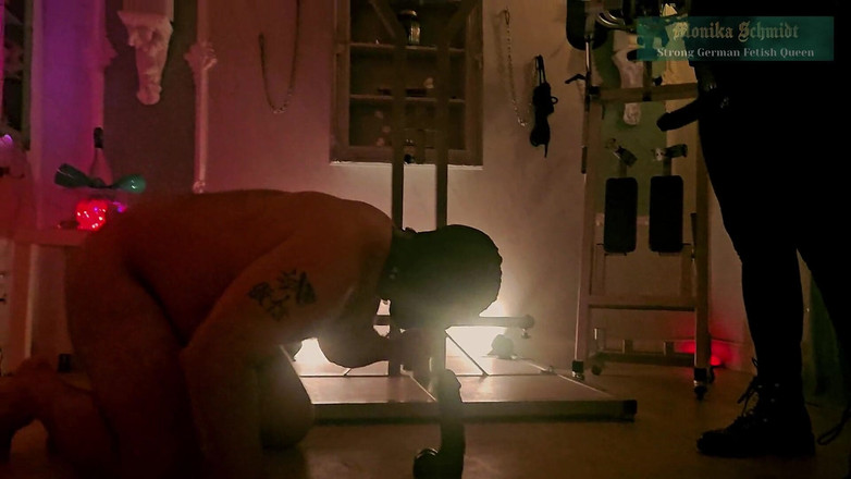 Strict Senz: Monika Schmidt Addestramento Di Pompino Cornuto Strapon Cagna Che Sputa...