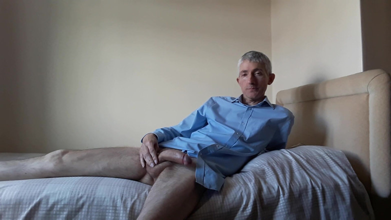 James Dirty Boy: Bottomless di atas Katil