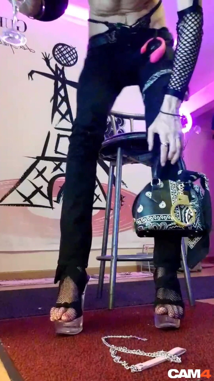 VaneSsa BiTCHx: 라이브 스트립쇼를 하는 프랑스 쉬멜 폭탄