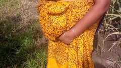 Priyanka314: Desi-vriend's vrouw die borsten vasthoudt en knijpt in Guava-plantage