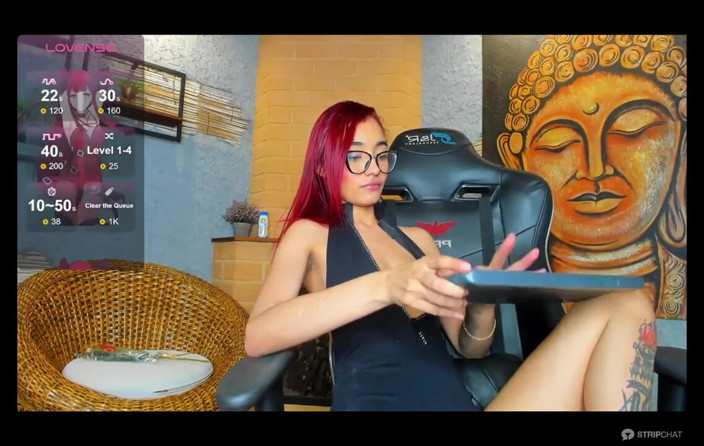 Lia Wood: Latina com sexy body cup seduz e quer ser fodida...