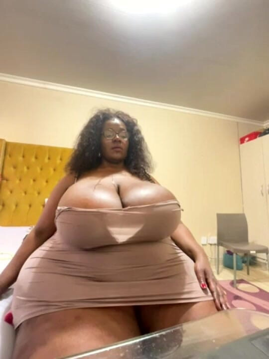 Legendary Booty Overdose: 胖美女呻吟恋物癖和乳房崇拜