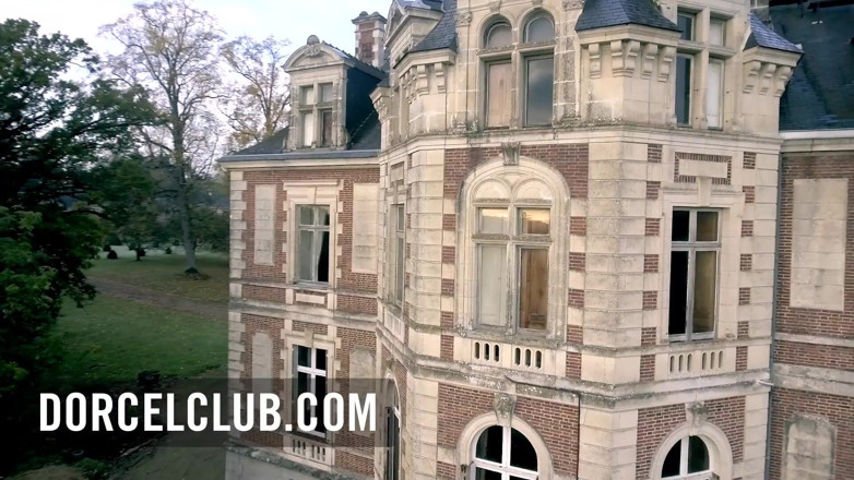 Dorcel Club: ทรีซัมร้อนแรงกับสาวสวยสองคน