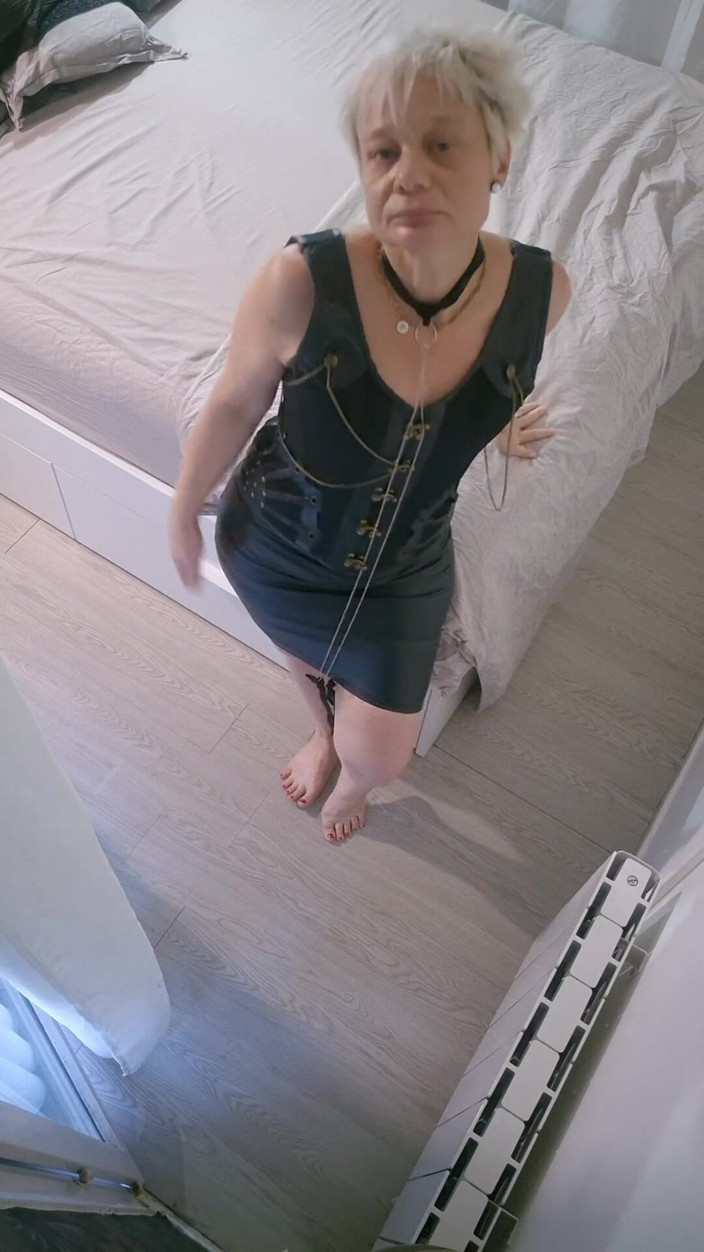 Sofy13: Une Petite Salope Comme Moi Dans Ton Lit Tu Aimerais