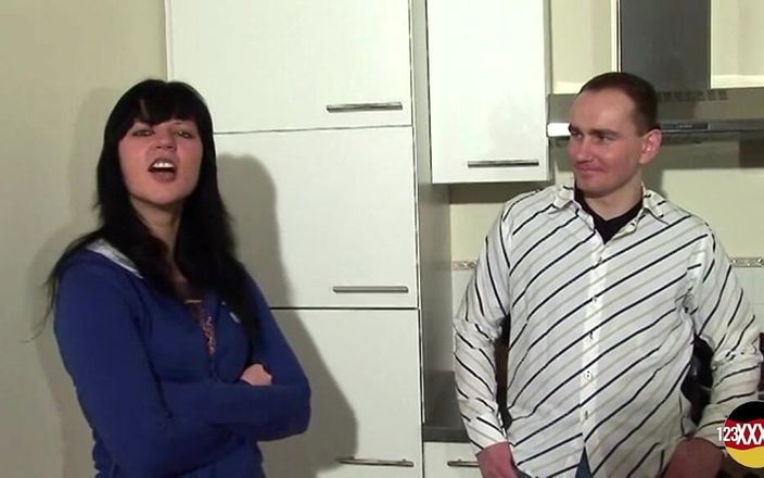 123XXX - 100% Amateurs: Ця брюнетка точно знає, чого хоче від свого коханця