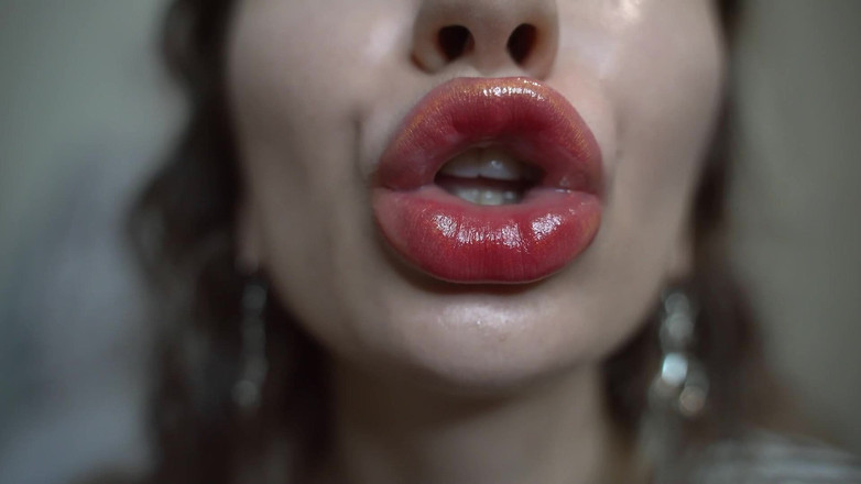 Rarible Diamond: Noční můra polibku zpomalený záběr