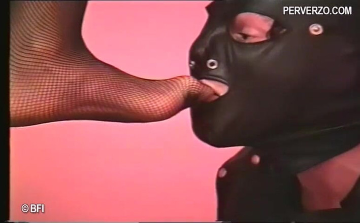 Slave Seks: สาวหีดุเดือดหลายคนทำร้ายทาสชายของพวกเธอ