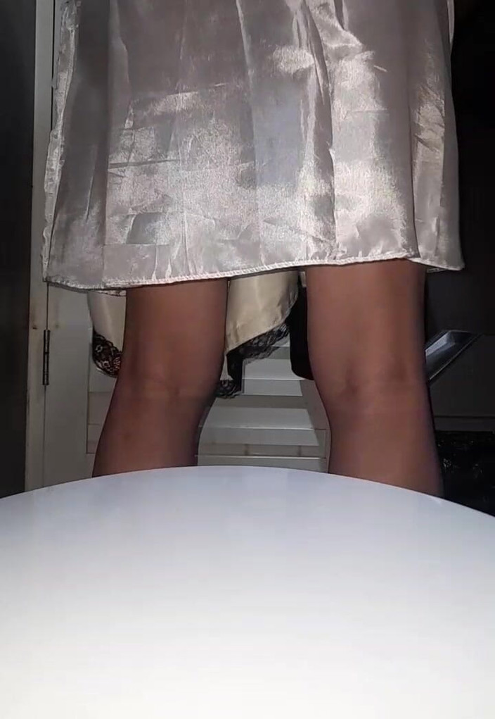 Naomisinka: 백인 새틴 드레스 페티쉬