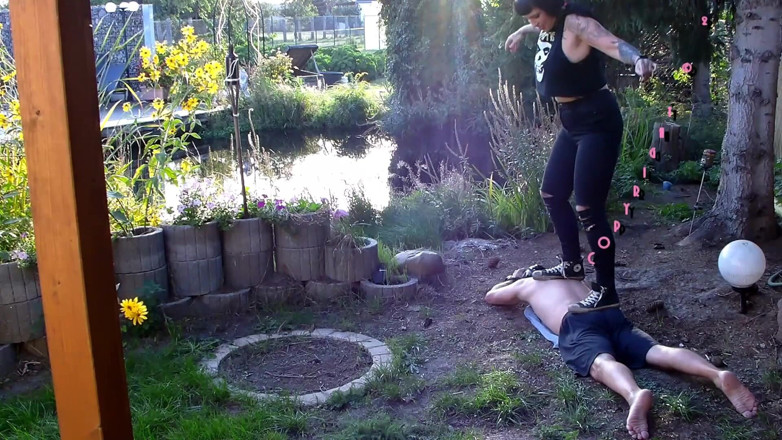 Domina Lady Vampira - SM Studio Femdom Empire: Kalau awek bertatu sebelah... 1/3