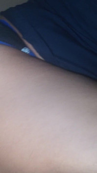 Дезі практикує горщик.