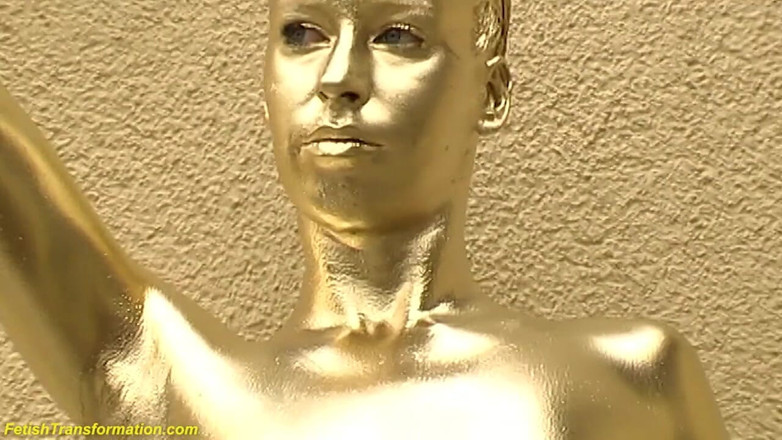 Fetish Islands: Crazy outdoor gold metallic painted busty statue girl