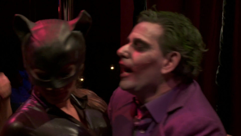 Hot Girlz: The Joker tricks club girls