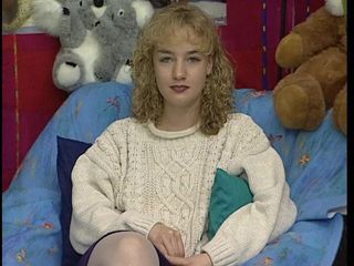 YOUR FIRST PORN: ガビはディルドでオナニーする